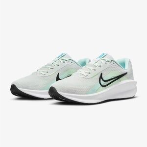 Nike Downshifter 13
Women's Road Running Shoes size 7.5